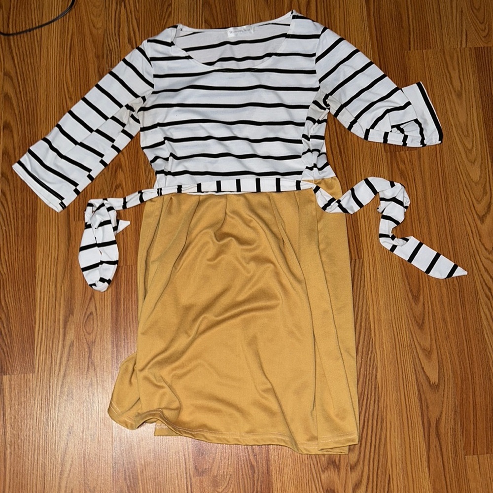 Dress with a bow from blooming jelly